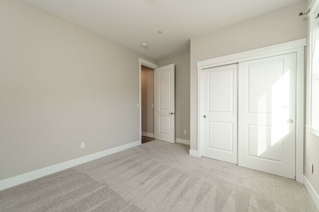 Building Photo - 8989 N Kale Cir