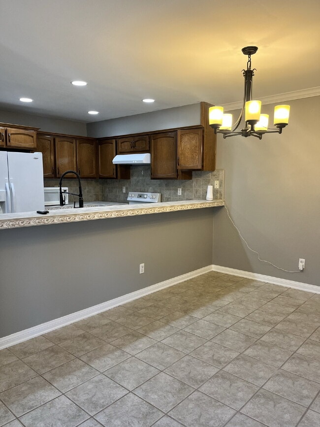 Building Photo - "Charming 3-Bed Oasis with 2 Baths in Moor...