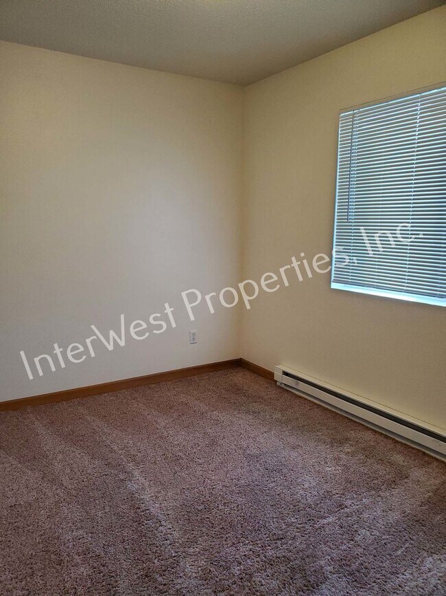 Building Photo - 2622 SE 84th Ave