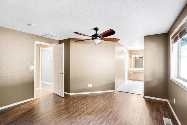 Building Photo - 1075 Mildred Ln SE