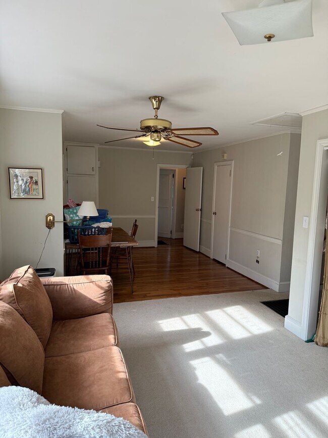 Building Photo - Cute Three Bedroom Near Piedmont Hospital