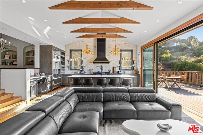 Building Photo - 2373 Tuna Canyon Rd