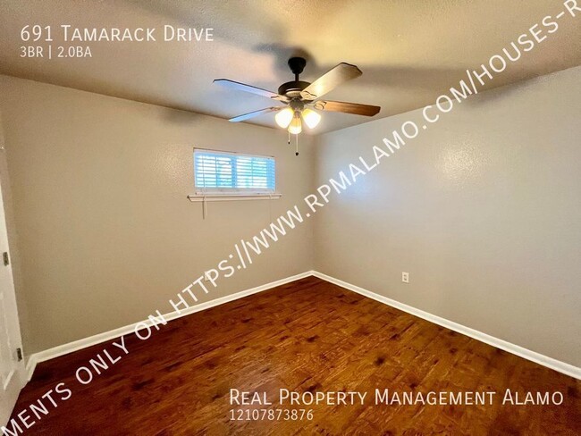 Building Photo - 691 Tamarack Dr