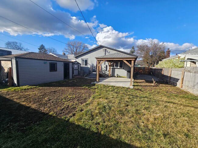 Building Photo - 424 E Princeton Ave