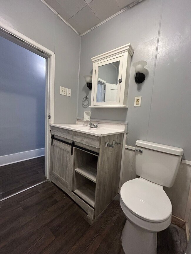 Building Photo - Updated 3-Bedroom, 1-Bathroom Home – $1,40...