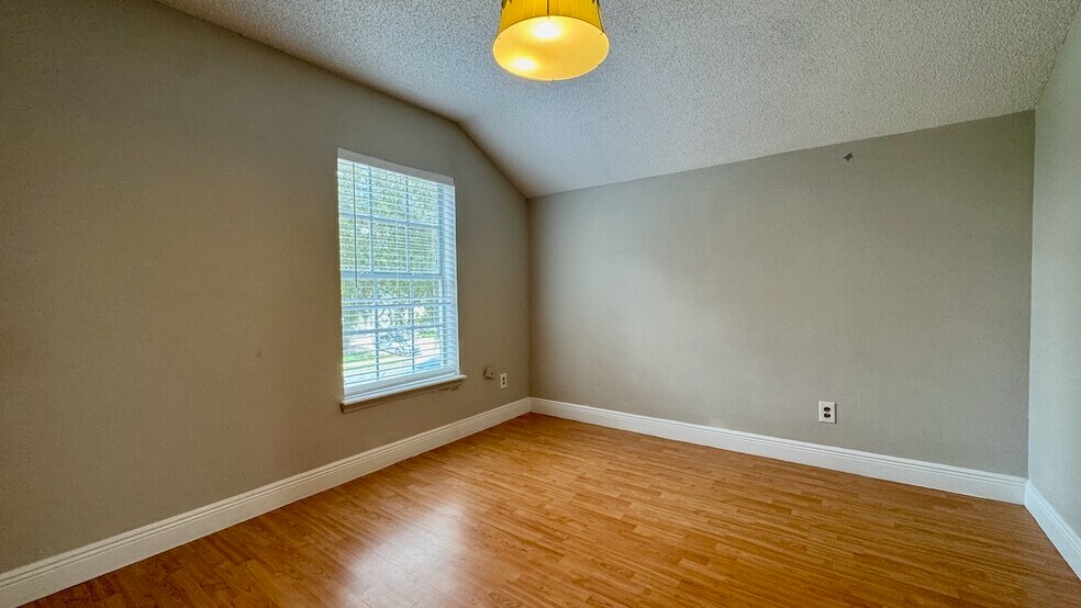 Building Photo - 9683 Hollyhill Drive