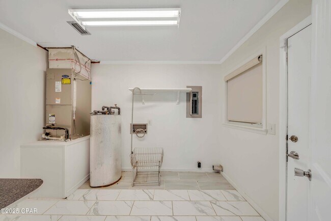 Building Photo - 205 Sunset Ln