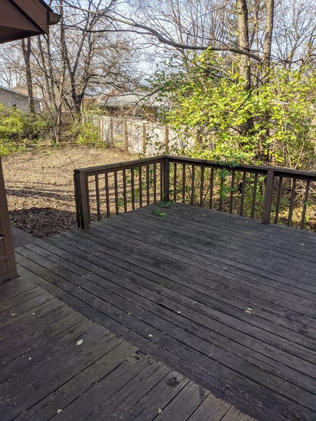 Building Photo - 1709 E Willow Ct