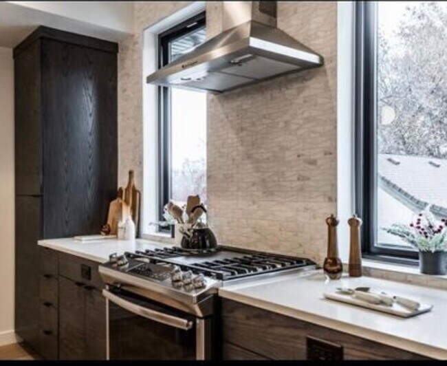 Building Photo - 327 S 700 E