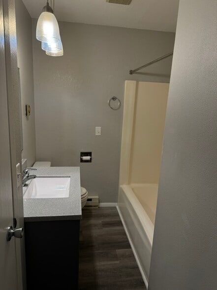 Bathroom - 614 Lincoln Ave