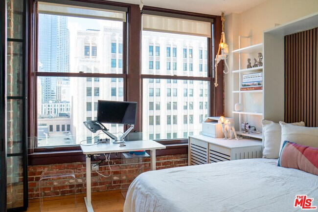 Building Photo - 460 S Spring St