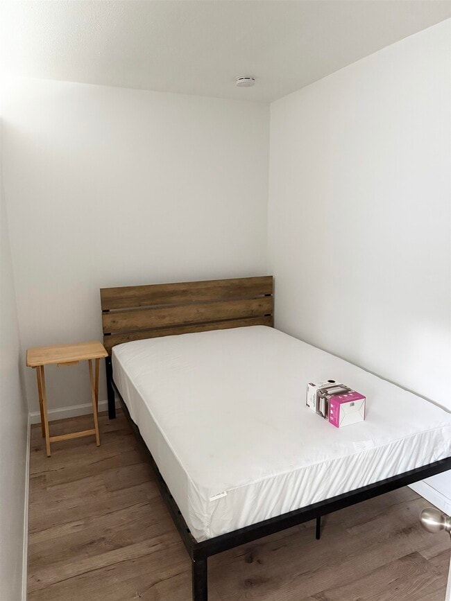 Building Photo - 2213 Holton St