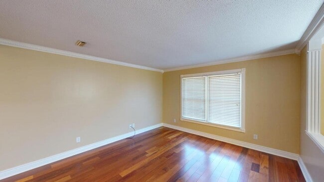 Building Photo - 110 Oakland Dr