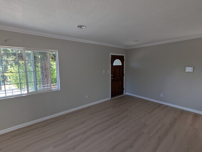 Building Photo - 706 Appian Way