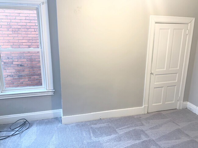 Building Photo - 3 Bed 1 Bath Home in the Marshall-Shadelan...