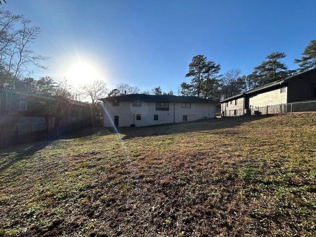 Building Photo - Toco Hills Hidden Gem! 3 Bed-2 Bath Near E...