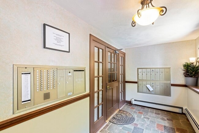 Building Photo - 205 Great Rd