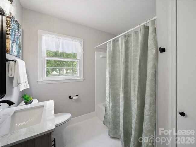 Building Photo - 2213 Milton Rd