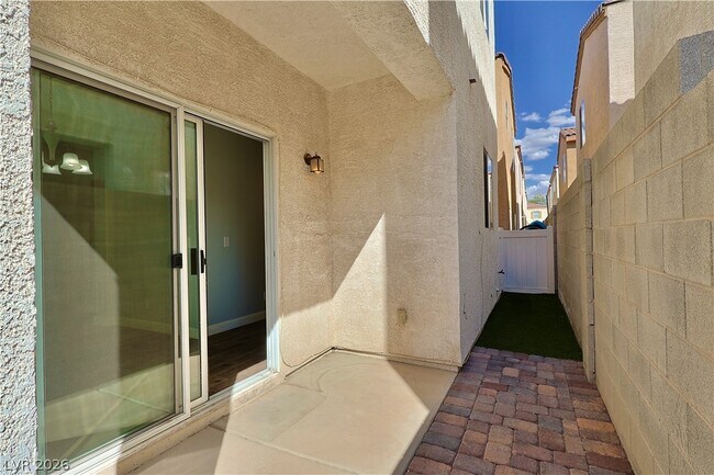 Building Photo - 1287 Horizon Village Ave