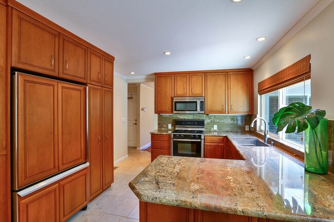 Building Photo - SAN JOSE -  Fully Furnished Ranch Style 4 ...