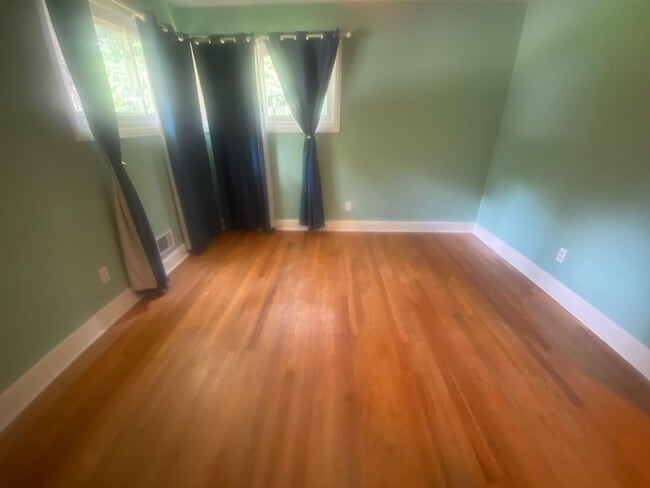 Building Photo - 1524 Alpine Dr