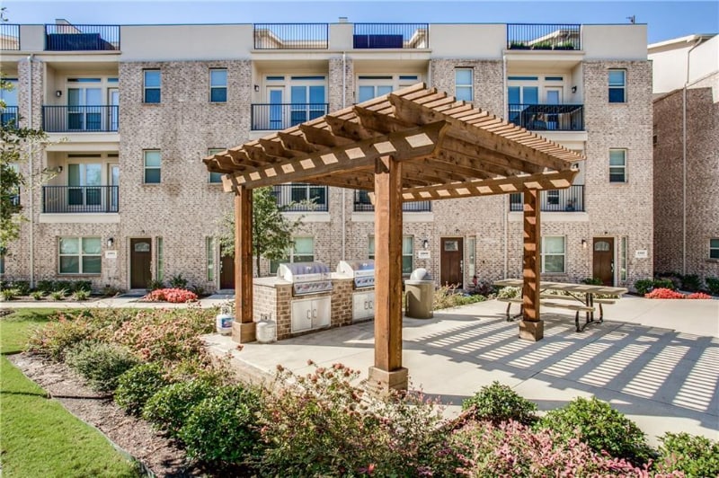 Building Photo - 1310 Rancho Mirage Dr