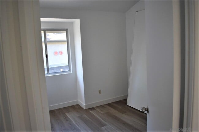 Building Photo - 2357 Kings View Cir