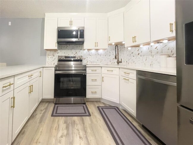 Building Photo - 340 Knotty Pine Cir