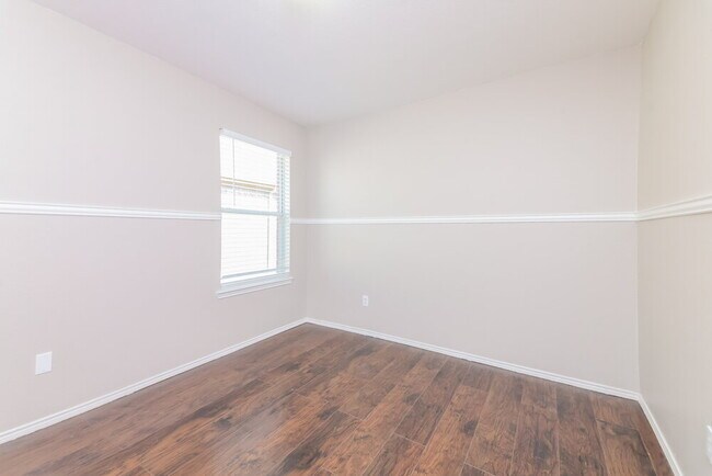 Building Photo - 2031 Brook Meadow Dr