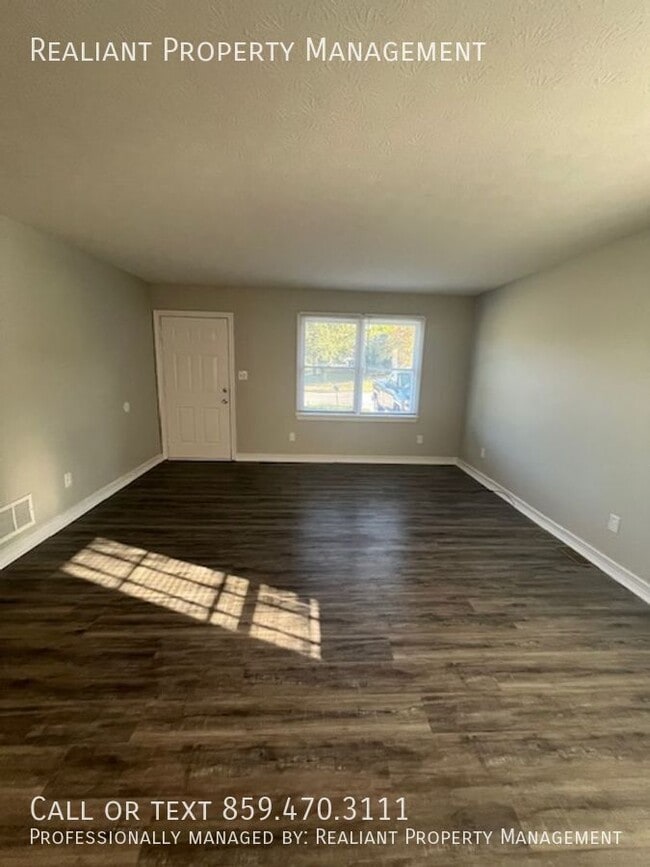 Building Photo - 617 Barefoot Dr