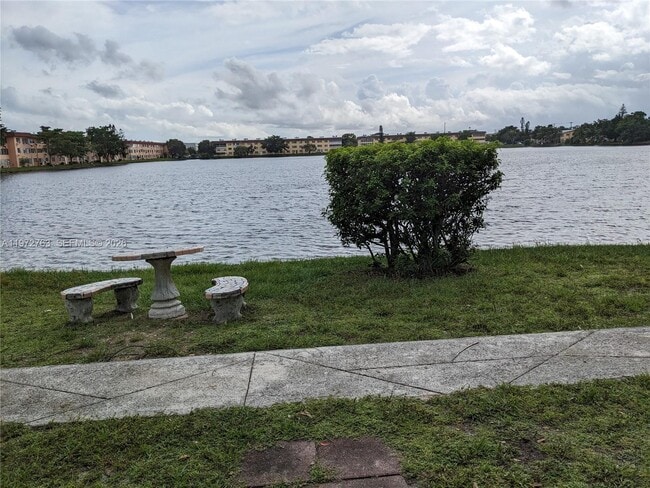 Building Photo - 300 NE 191st St