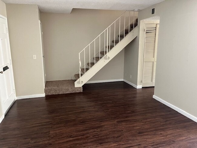 Building Photo - 3 bedroom 1.5 bathroom condo in Davis