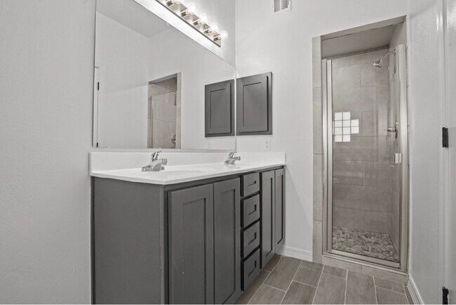 Building Photo - 608 Cedarwood Ave