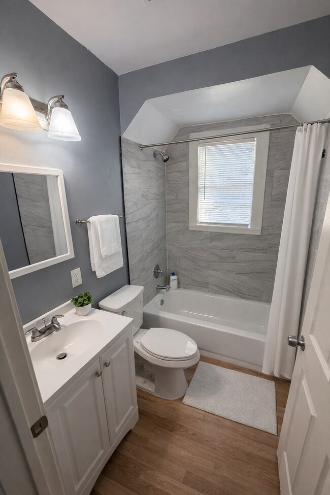 Building Photo - 293 W Waldorf Ave