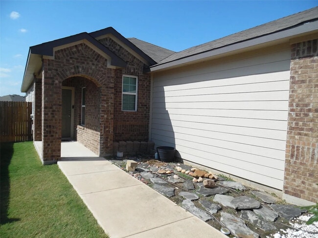 Building Photo - Room in House on Independence Ave