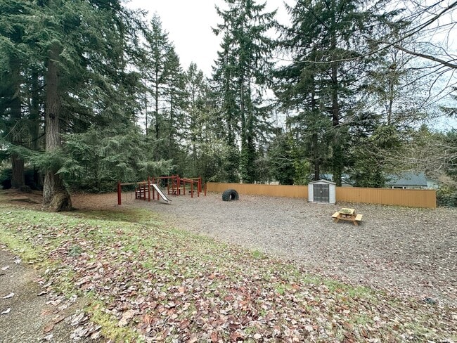 Building Photo - Charming 3-Bed Townhouse in Quiet Neighborhood Across from Park!