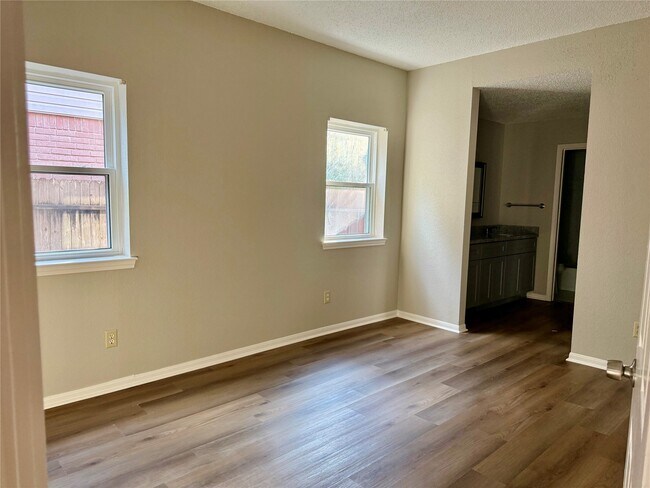 Building Photo - 3610 Bartons Ln