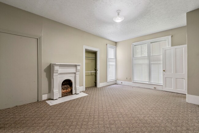 Building Photo - 1357 Park St