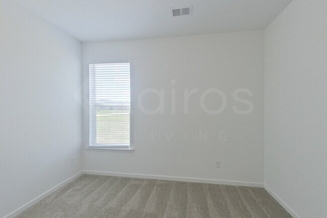 Building Photo - 101 Silver Maple Ln