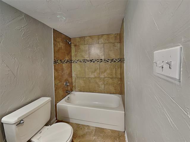 Building Photo - 7512 Parkwood Ln