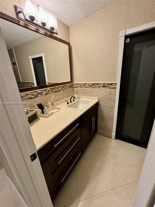 Building Photo - 15101 Garvock Pl