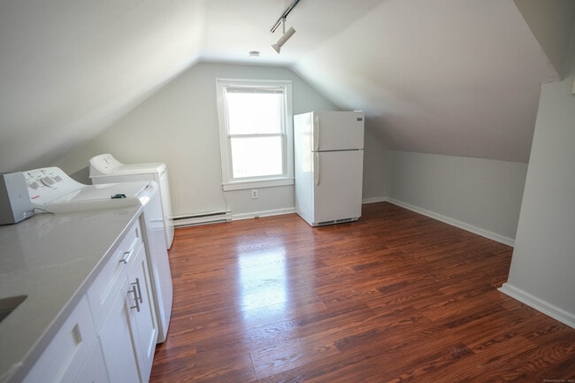 Building Photo - 14 Mayflower Ave