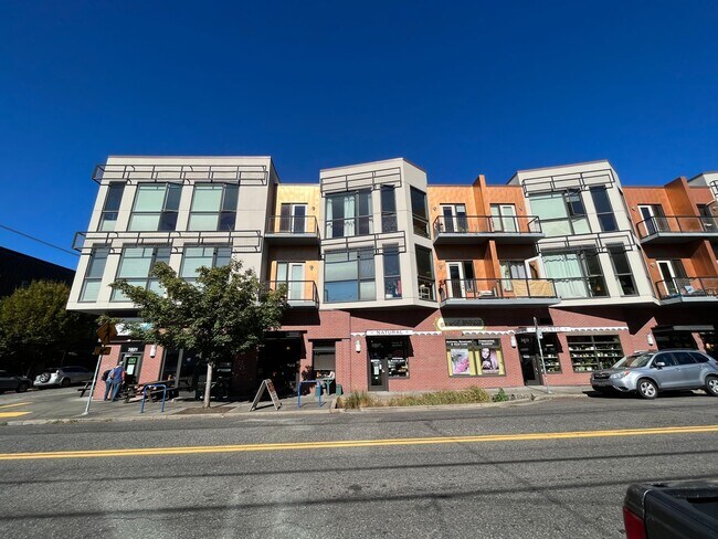 Building Photo - 2 Bed + 2 Bath Condo in the Belmont District Portland ~ Secured Garage Parking, Washer & Dryer in...