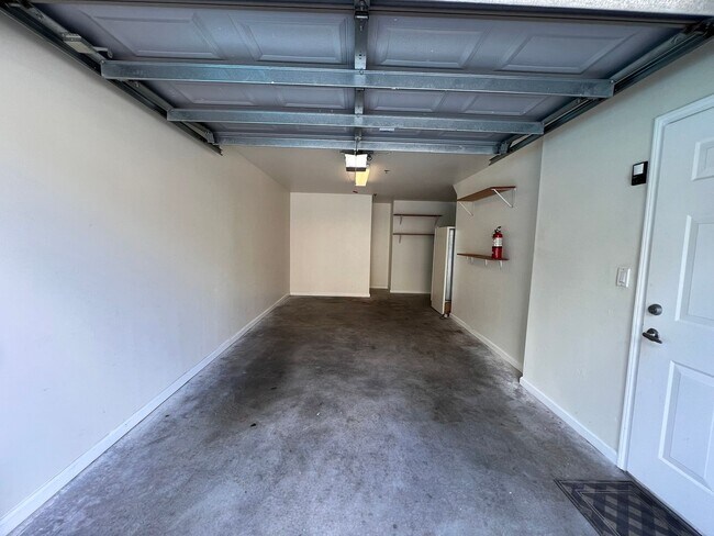 Building Photo - Perfect apartment waiting for you!