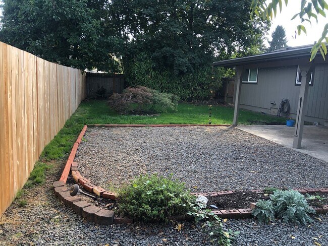 Building Photo - 3 bedroom 2 bathroom house in Thurston!