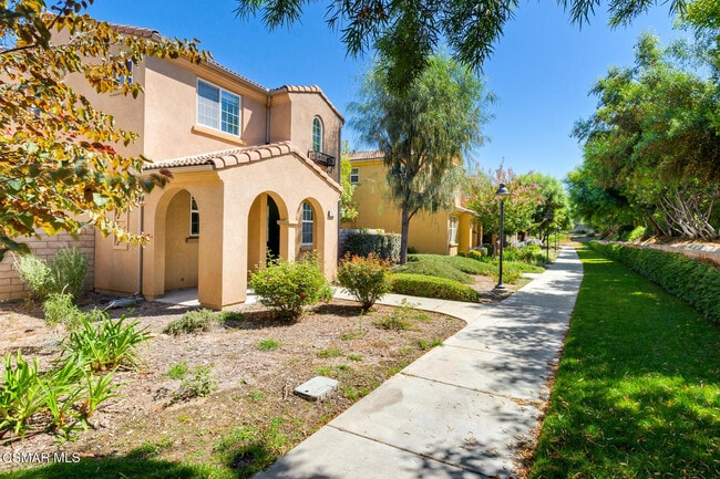 Building Photo - 2952 Palmera Ln