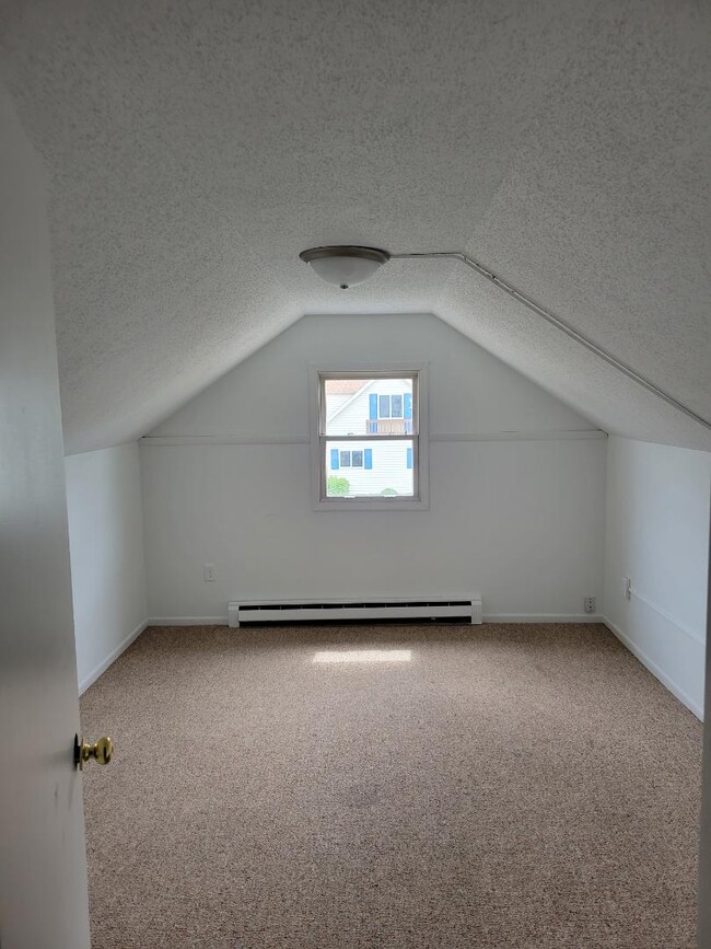 Building Photo - 416 Conro St