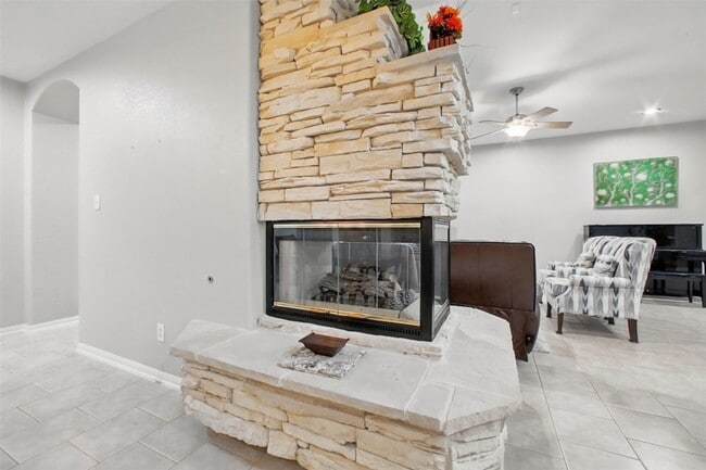 Building Photo - 22 Watermint Pl