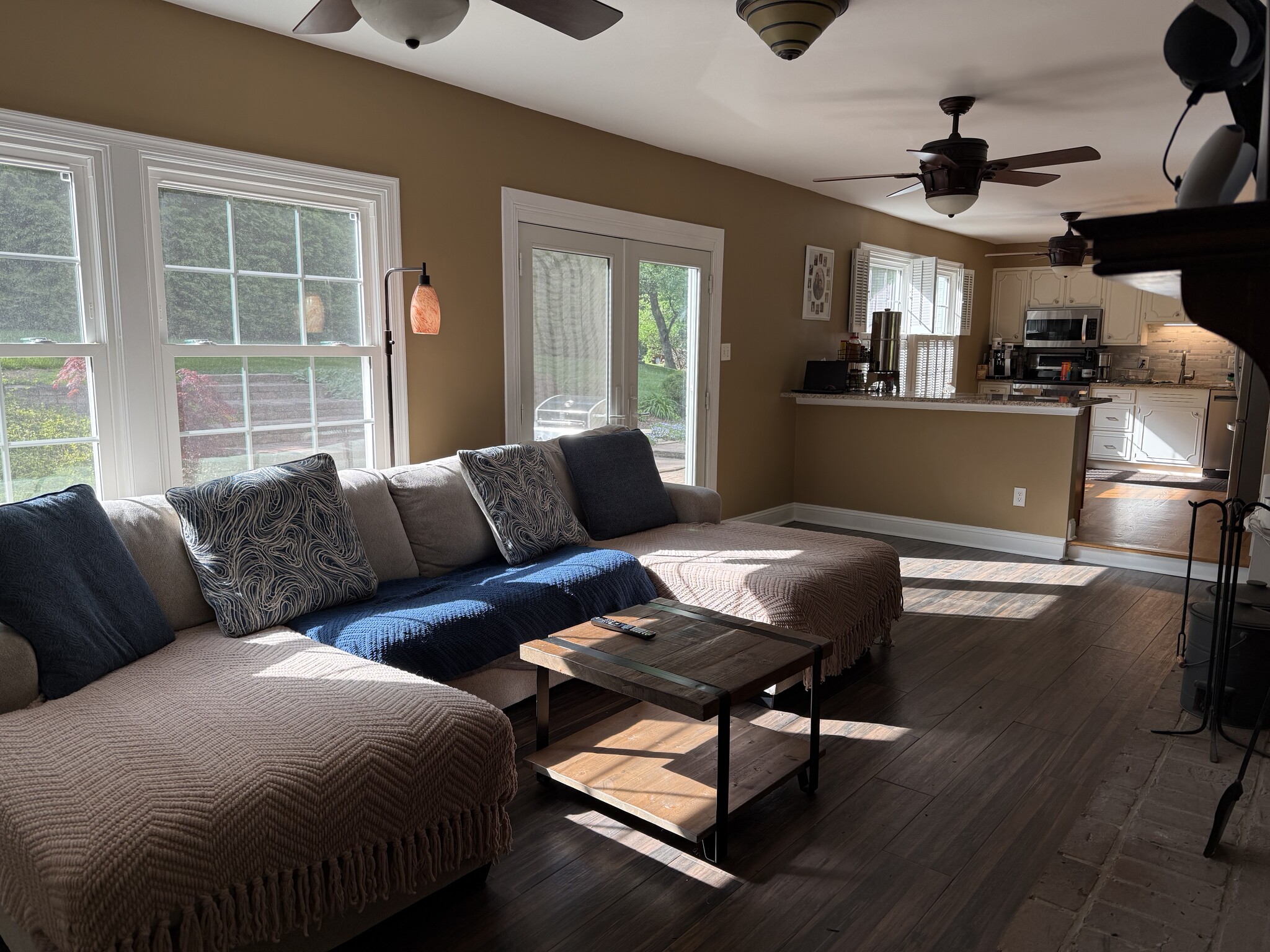 Family Room - 7413 Skyline Dr