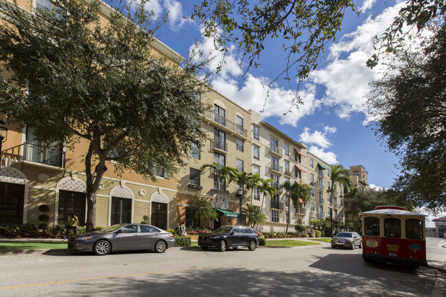 Building Photo - 720 S Sapodilla Ave